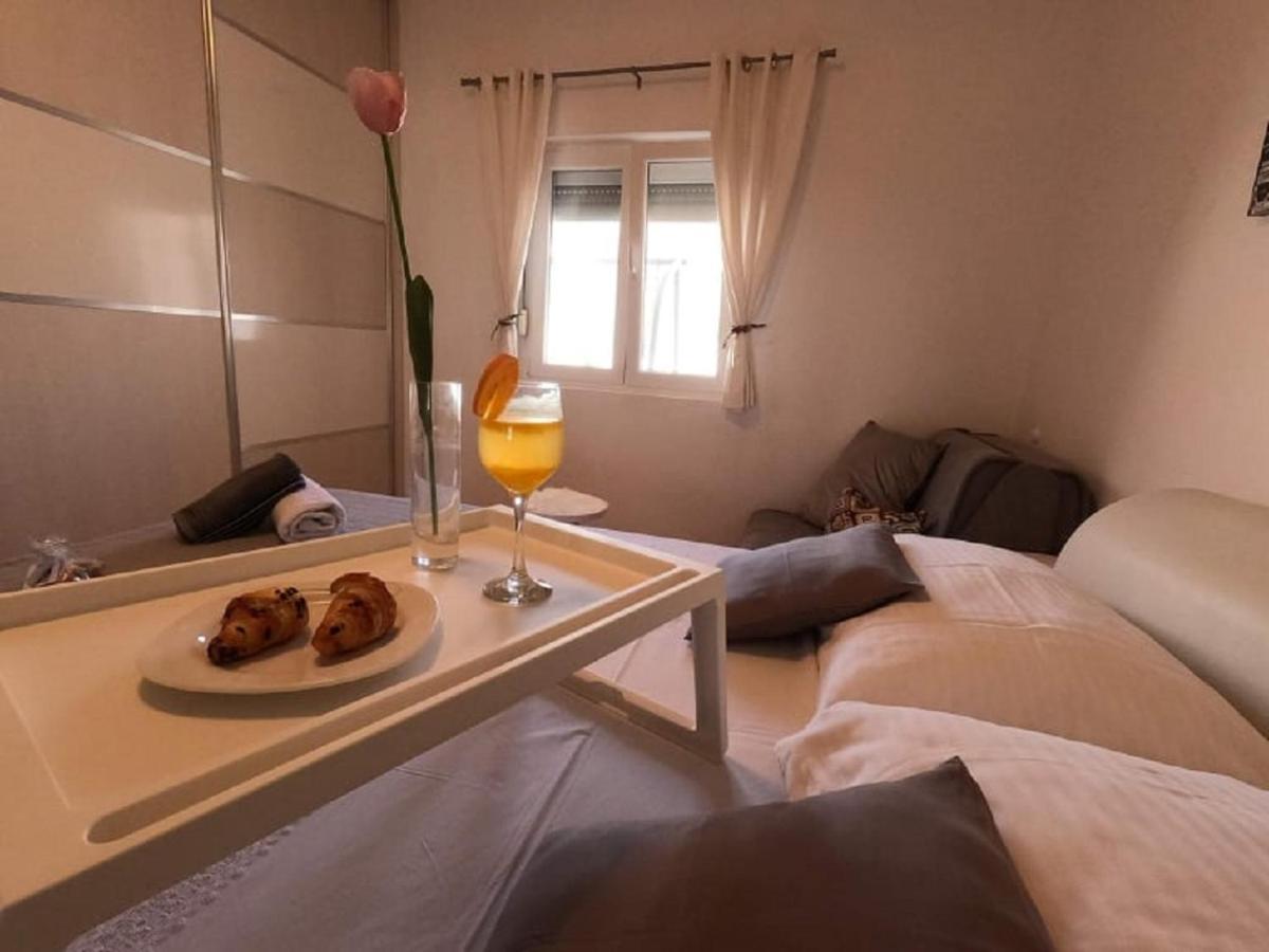 Apartman Zara Biograd Na Moru Esterno foto